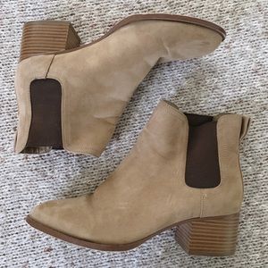 Tan boots size 6